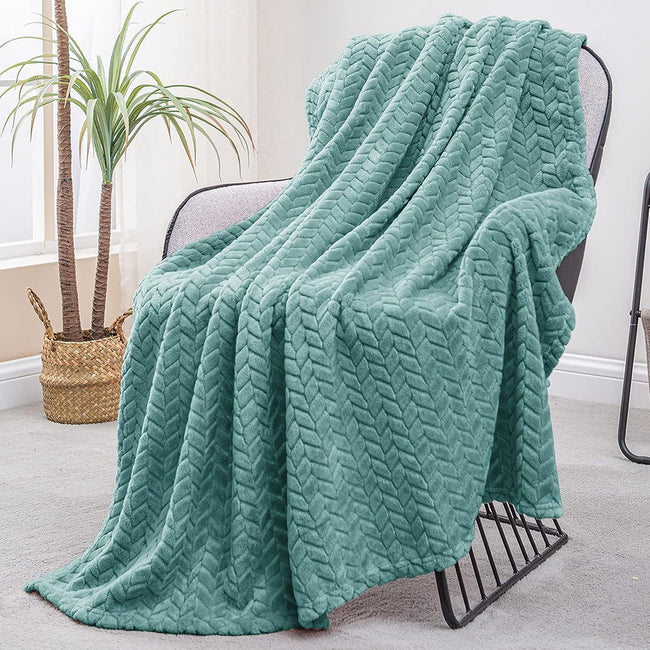 COMFEYA Soft Jacquard Leaves Pattern Flannel Fleece Throw Blanket_5